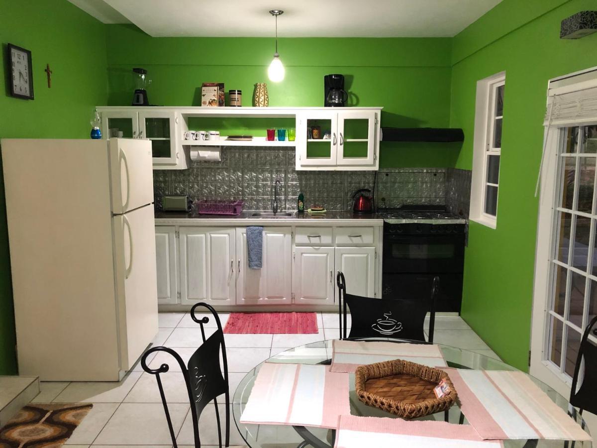 Tropical Apartments Tobago سكاربورو المظهر الخارجي الصورة