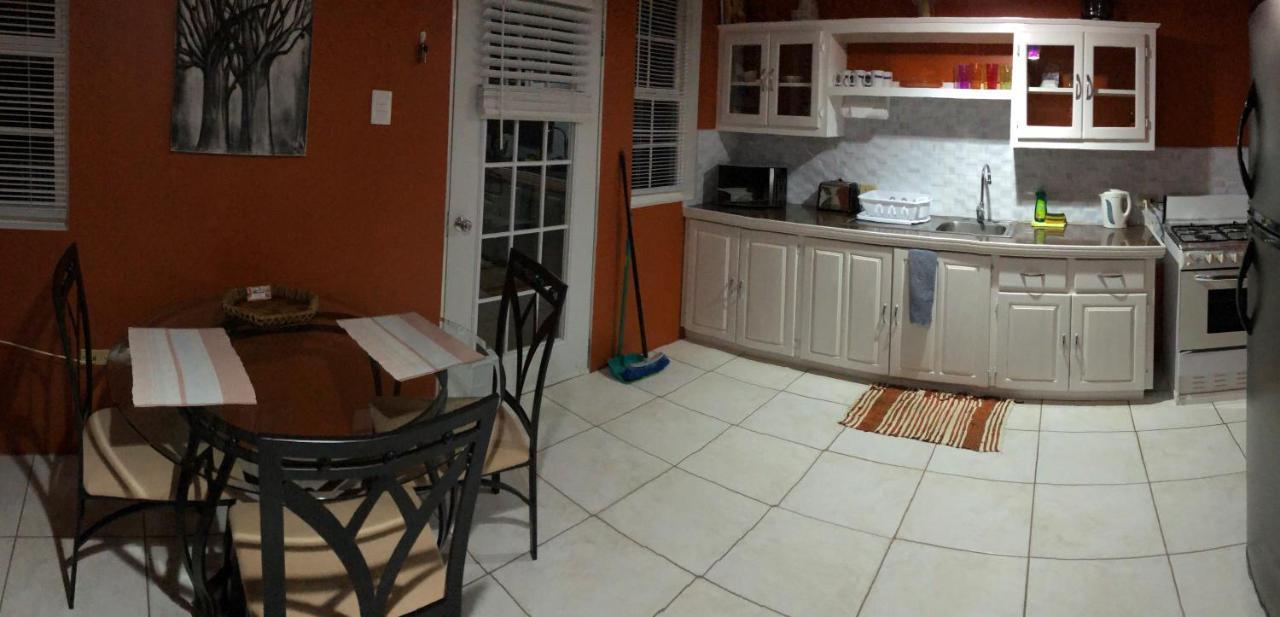 Tropical Apartments Tobago سكاربورو المظهر الخارجي الصورة